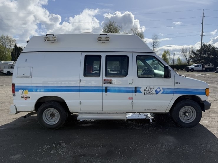 2007-ford-e350-image-3