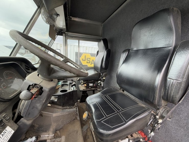 2014-freightliner-mt45-image-25