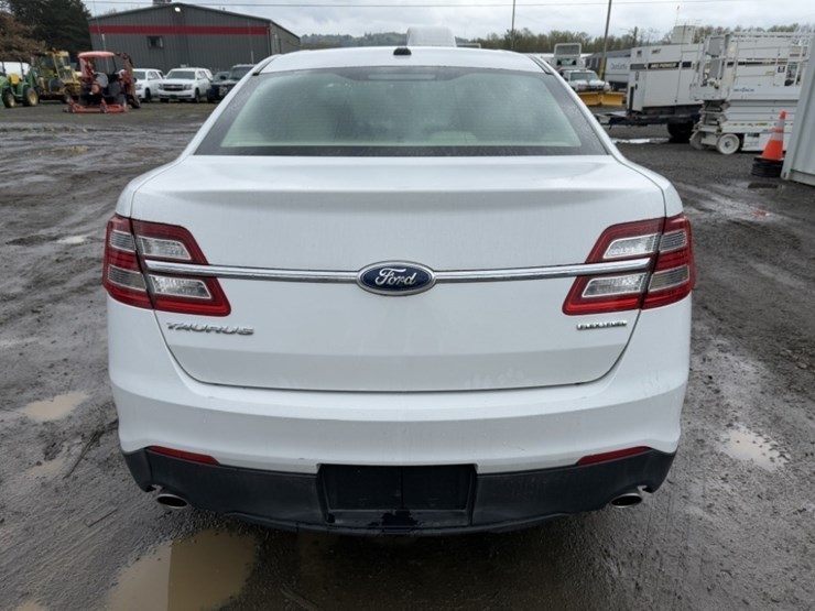 2014-ford-taurus-sedan-image-5