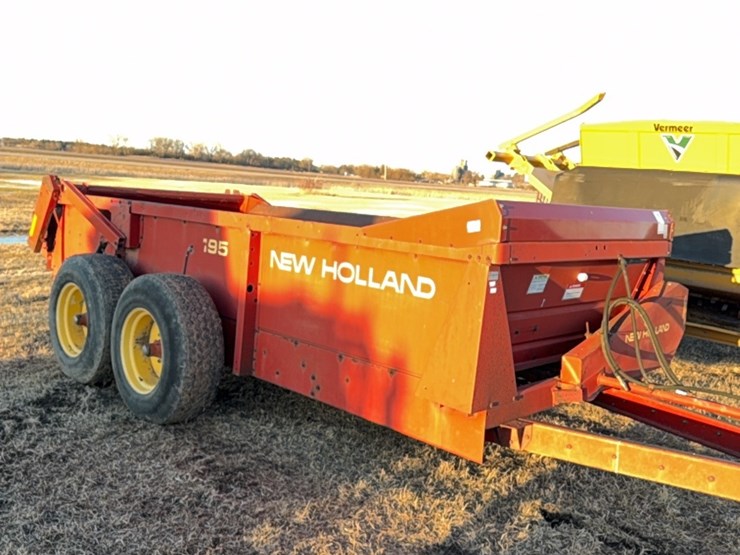 new-holland-195-image-40