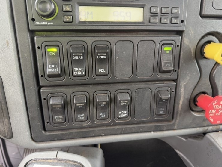 2007-international-7400-image-32