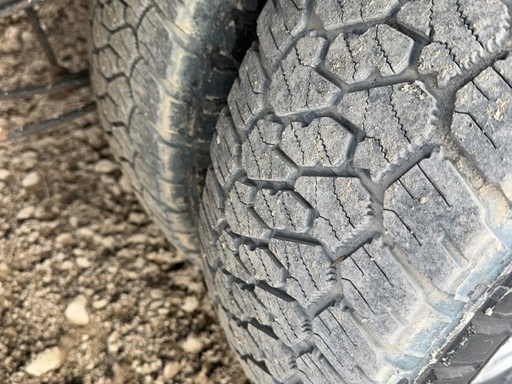 2021-ford-f350-xl-image-16