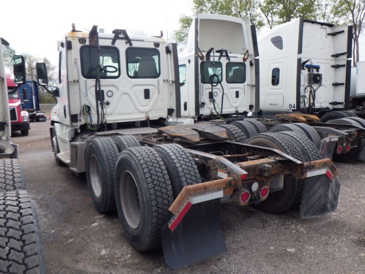 2017-freightliner-cascadia-125-image-10