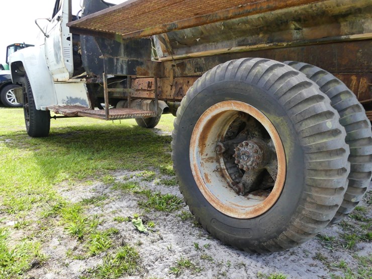 1990-ford-f700-image-6