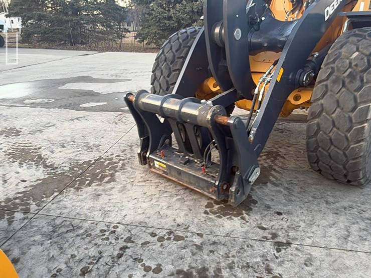 2024-deere-624-p-tier-image-15