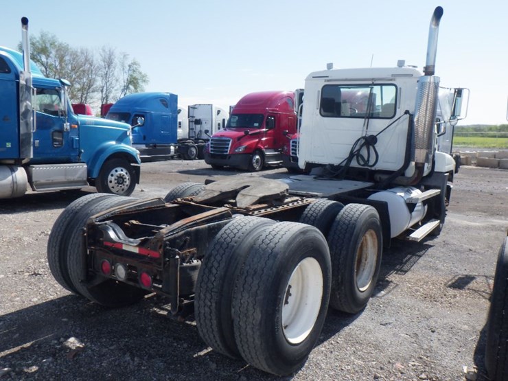 2001-mack-ch613-image-7