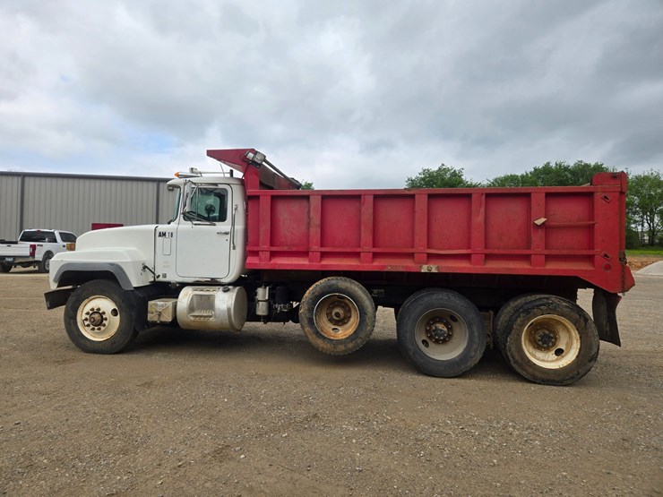 2001-mack-rd688s-image-8