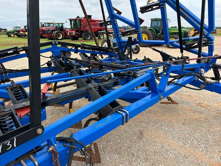 2015-new-holland-st830-image-7