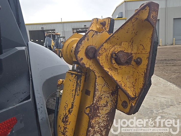 2018-deere-310l-image-51