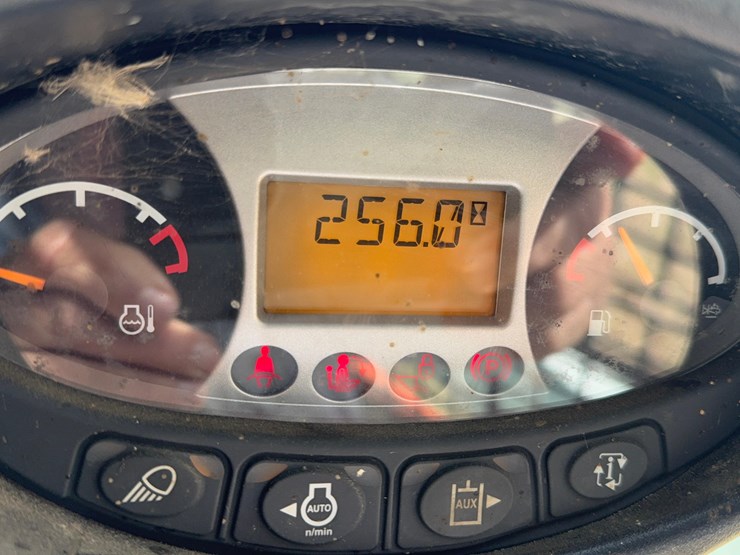 2021-bobcat-s740-image-23