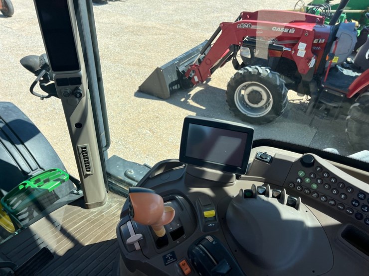 2013-john-deere-7215r-image-21