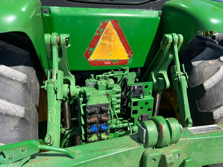 2013-john-deere-7215r-image-12
