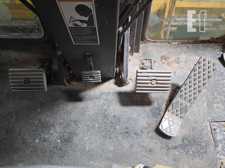 2004-volvo-g740b-image-17