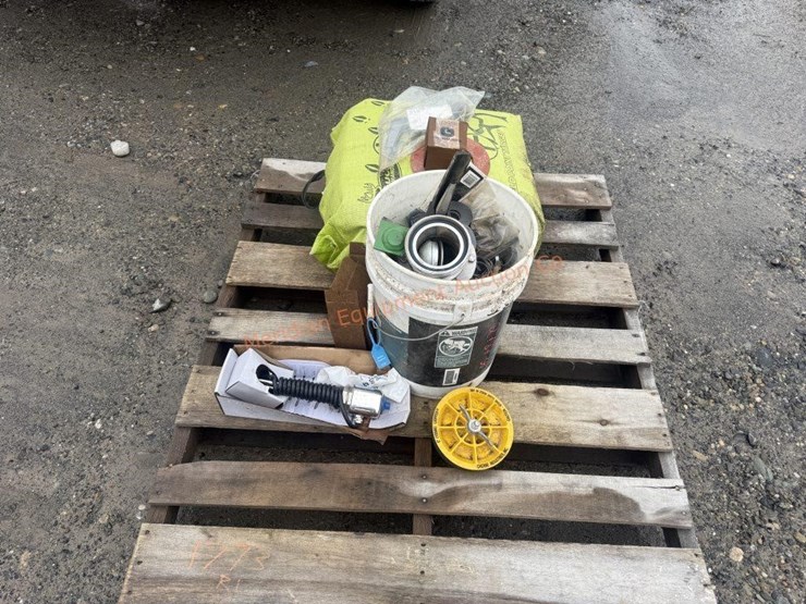 pallet-asst.-shop-&-farm-supplies-image-1