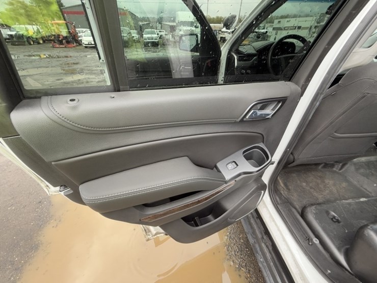 2019-chevrolet-tahoe-image-23