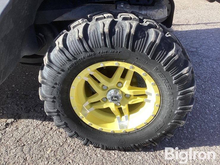 2019-john-deere-gator-image-15