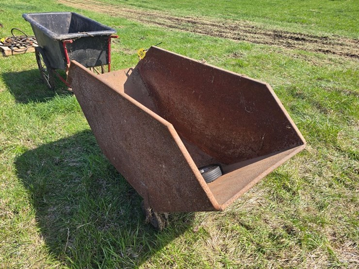 #598-•-walk-behind-feed-cart-image-4