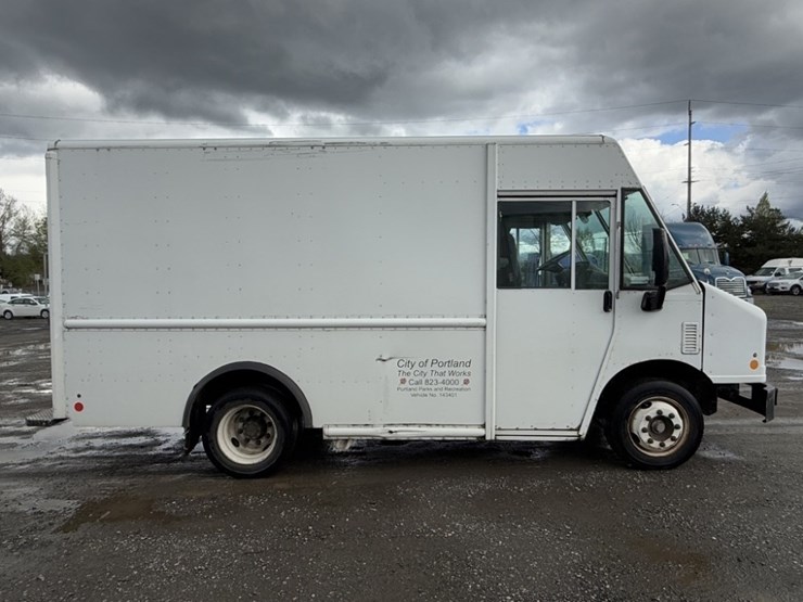 2014-freightliner-mt45-image-3