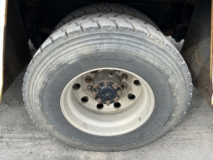 2017-peterbilt-337-image-35