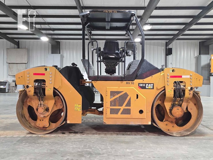 2017-caterpillar-cb10-image-5
