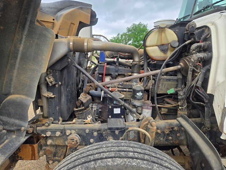 2001-mack-rd688s-image-47