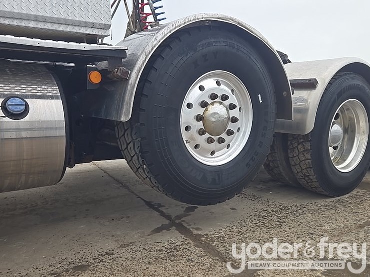 2014-kenworth-t800-image-13