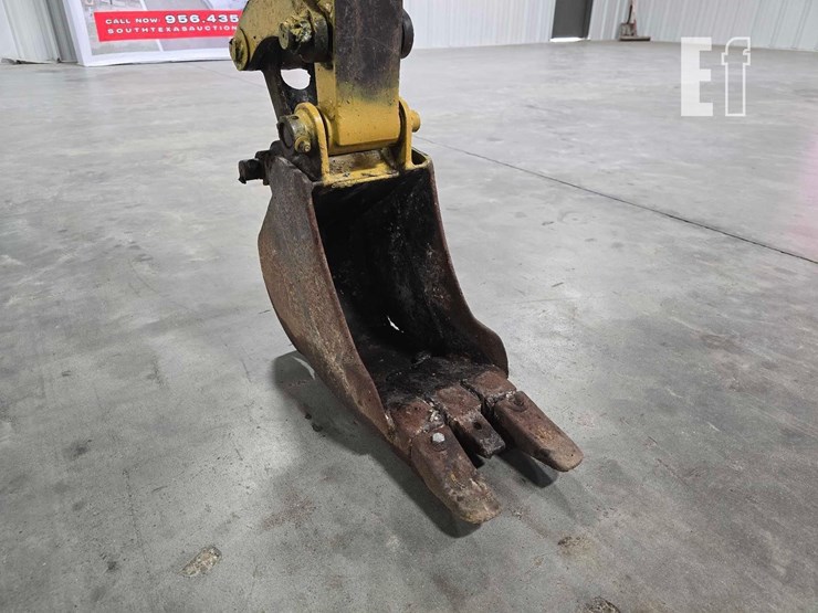 2021-caterpillar-301.8-image-10