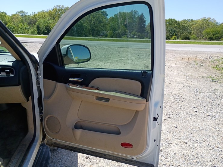 2008-chevrolet-tahoe-image-36