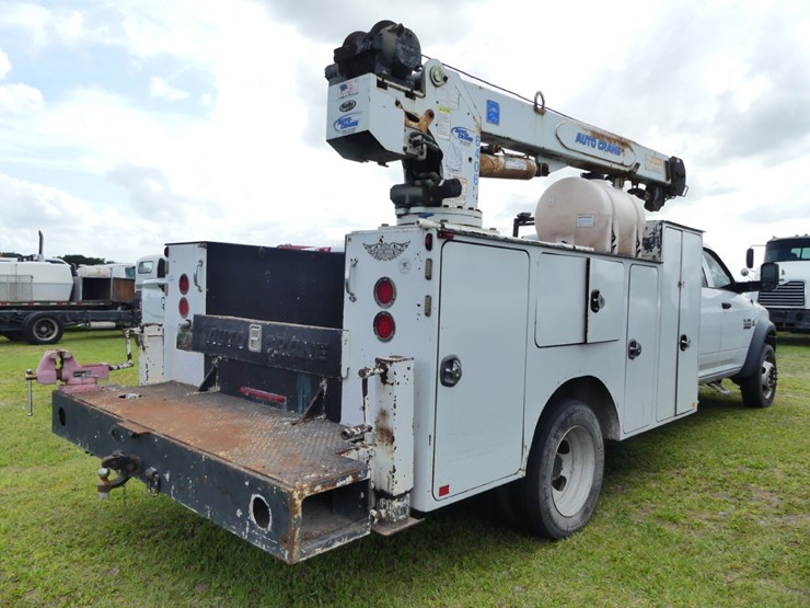 2017-dodge-ram-5500-image-3