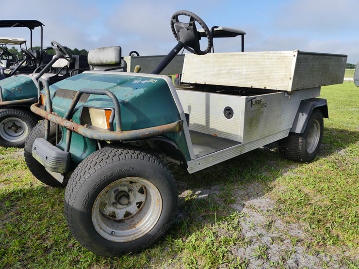 club-car-carryall-252-image-1