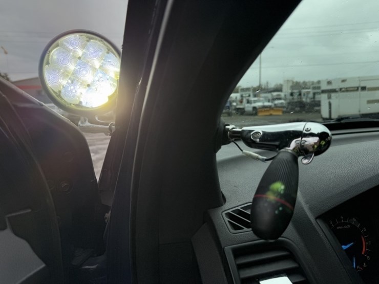 2017-ford-explorer-image-27