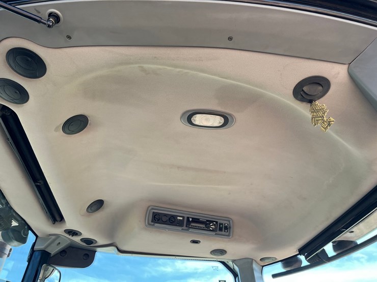 2017-versatile-610-image-19