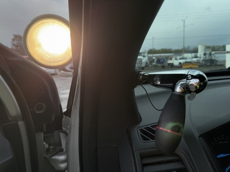 2017-ford-explorer-image-29