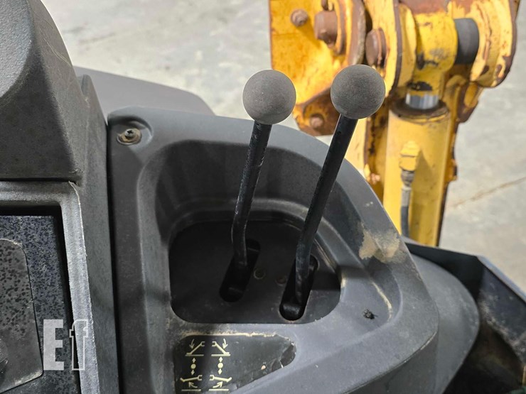 2011-deere-310j-image-26