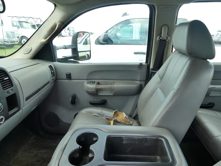 2009-chevrolet-3500hd-image-13