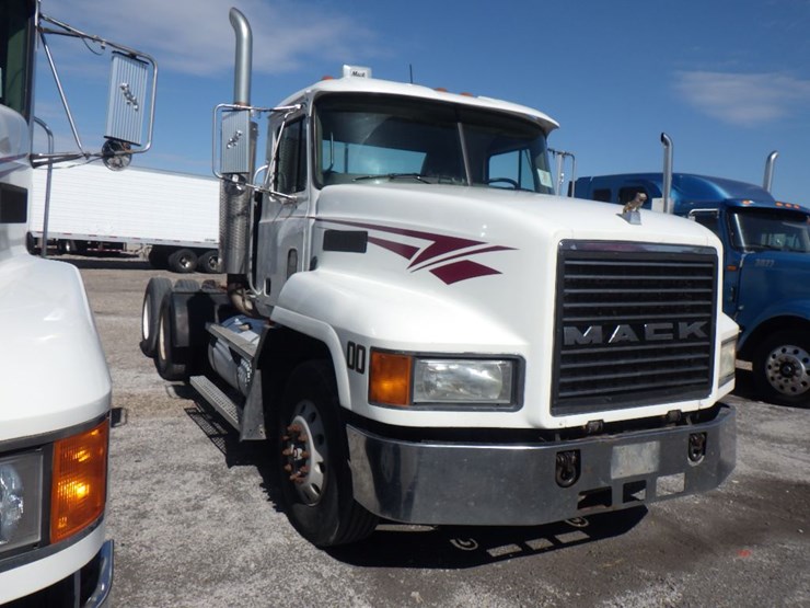 2001-mack-ch613-image-3