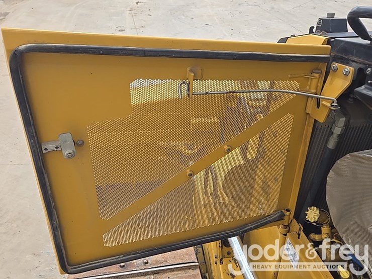 2019-caterpillar-d6-lgp-image-47