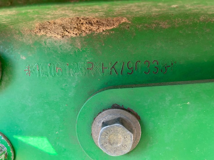 2014-john-deere-6125r-image-36