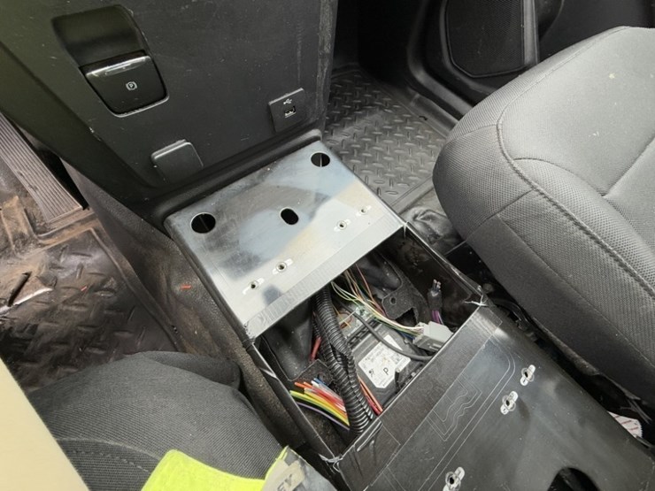 2020-ford-explorer-image-33