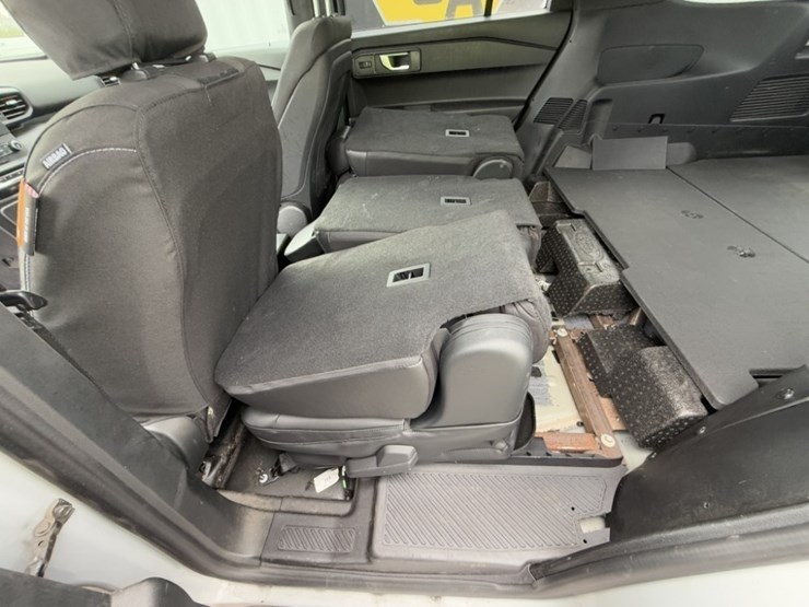 2020-ford-explorer-image-22