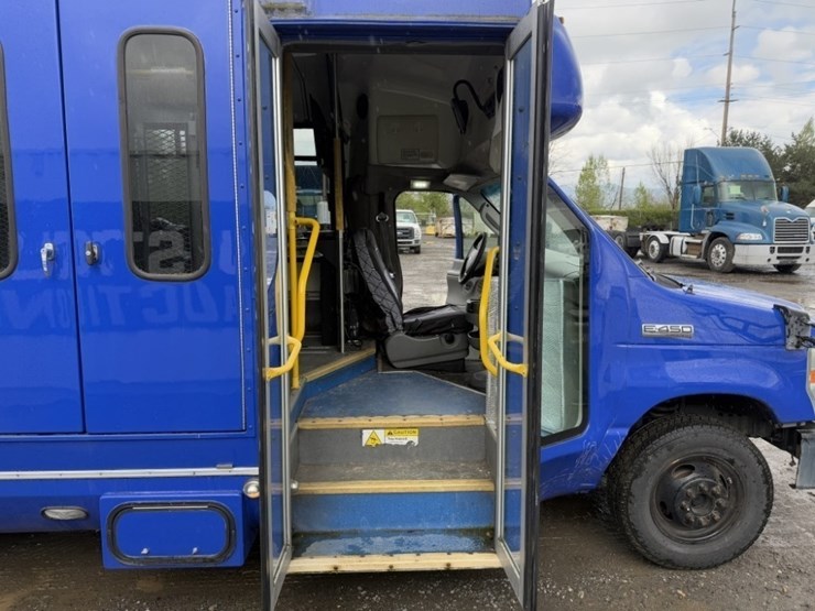 2008-ford-e450-image-21