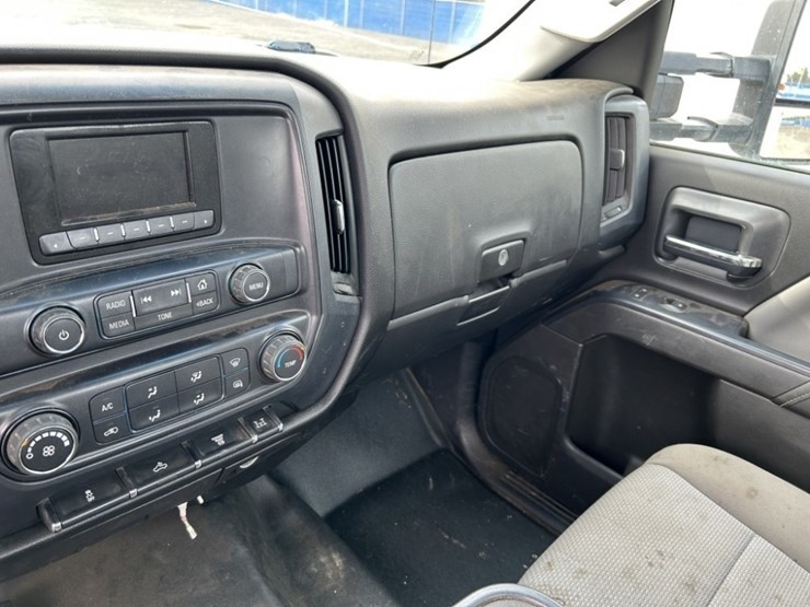 2015-chevrolet-silverado-3500-image-17