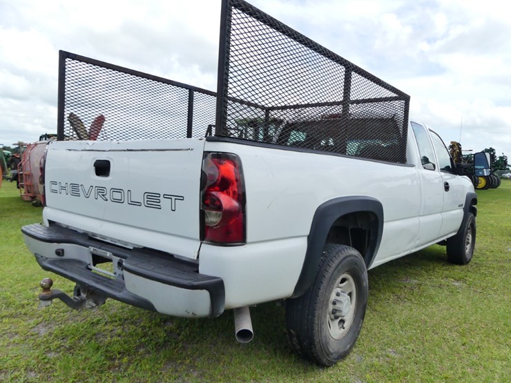 2006-chevrolet-2500hd-image-3