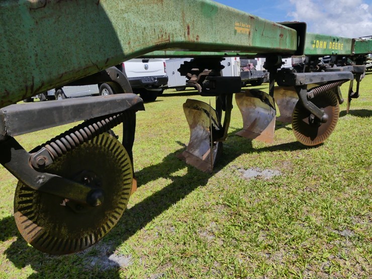 john-deere-2700-image-4