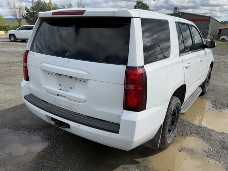 2016-chevrolet-tahoe-image-4