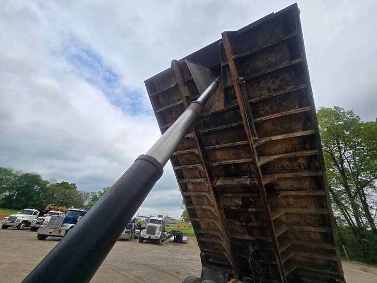 1996-mack-rd690s-image-39