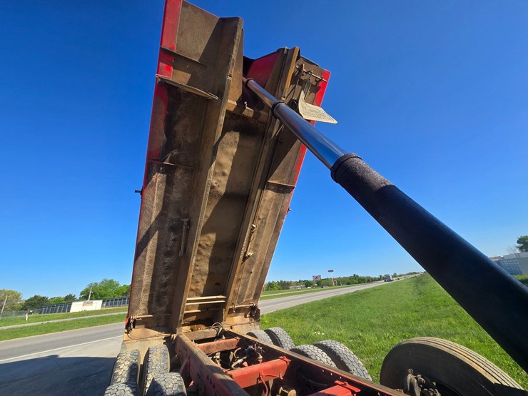 1987-peterbilt-379-image-30