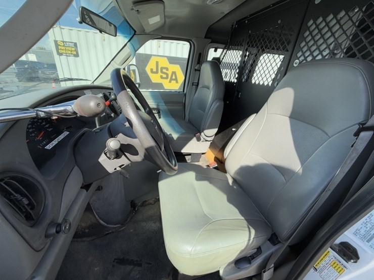 2007-ford-e350-image-32