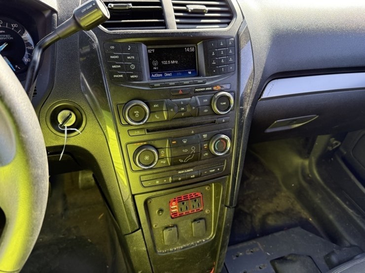 2017-ford-explorer-image-26