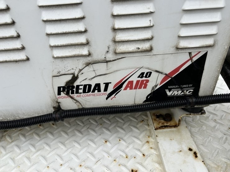 2017-peterbilt-337-image-47